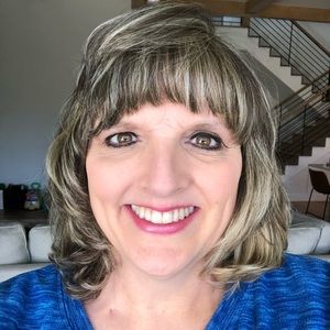 Meet your Posher, Lorie